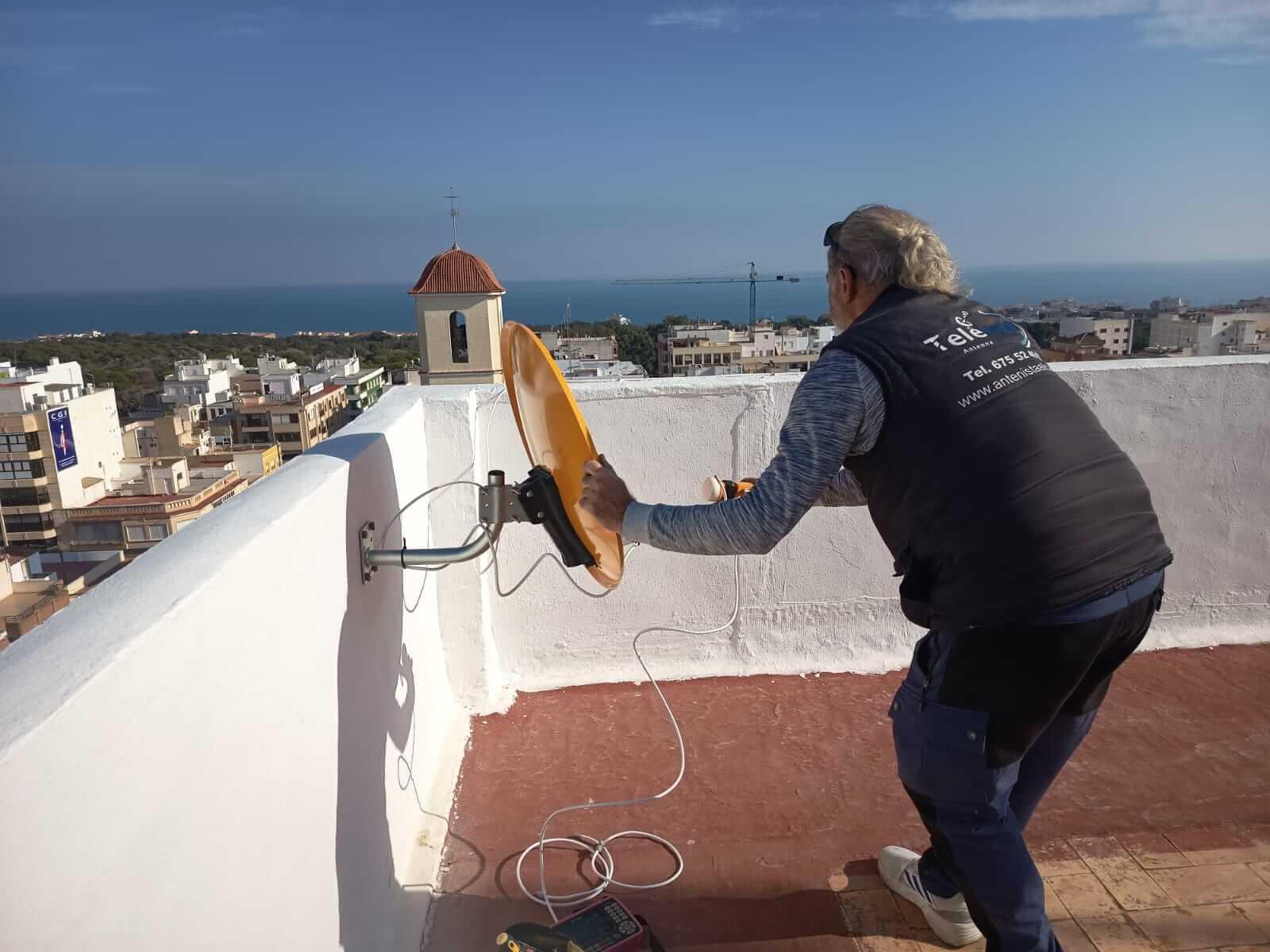 Instalar y orientar antena parabólica - Antenistas Telekar - antenista Guardamar del Segura