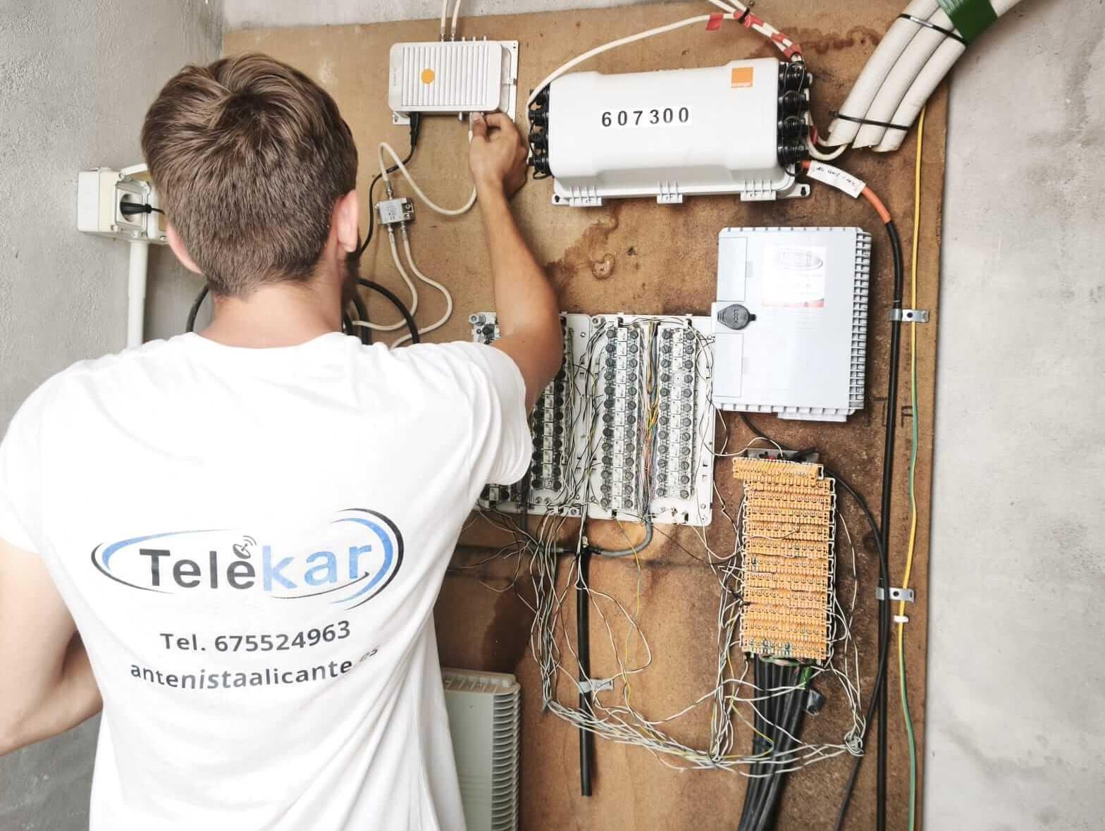 Telekar instaladores de centrales amplificadores comunitarias