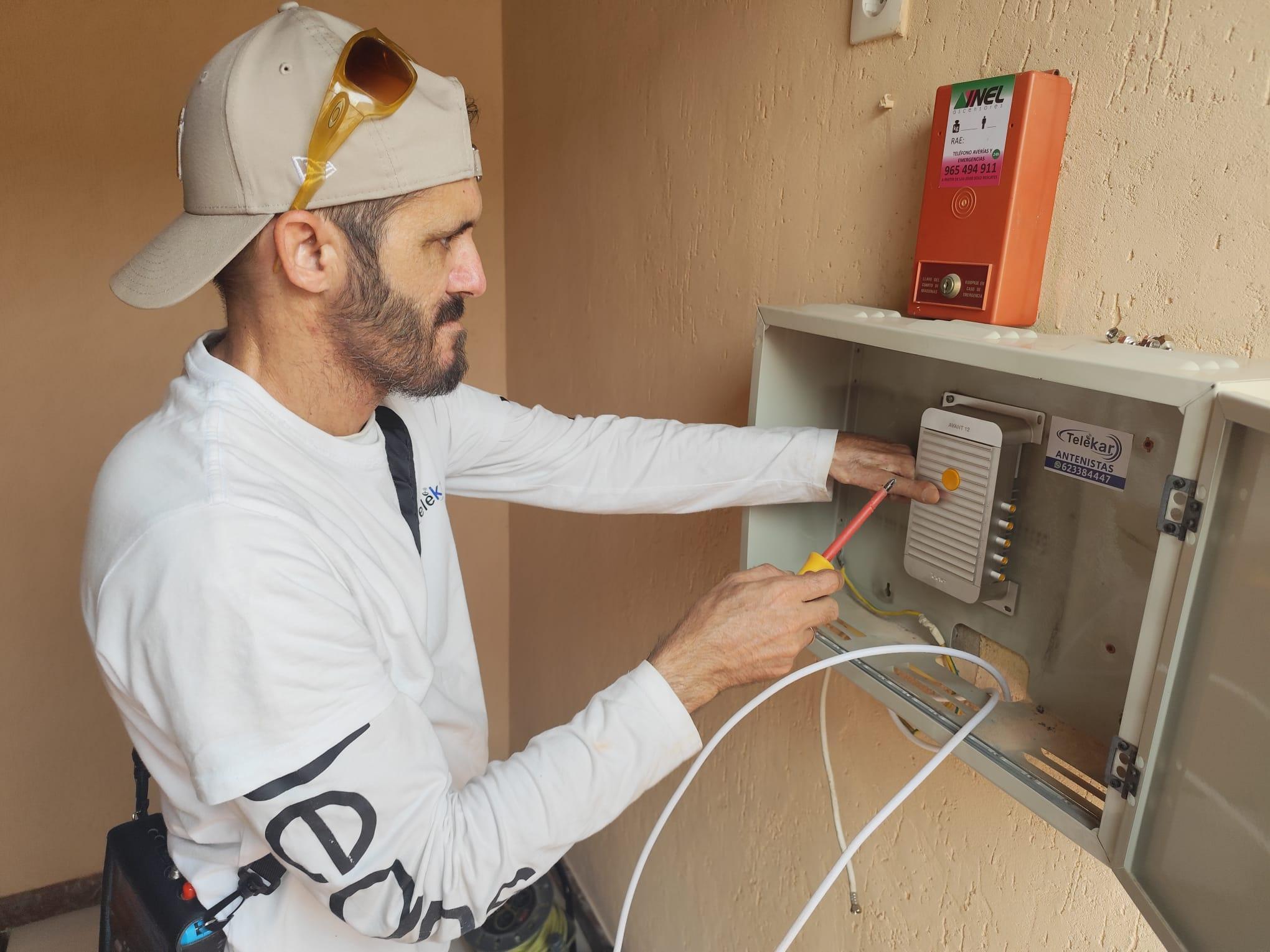Antenista Telekar instalar reparar antena amplificador