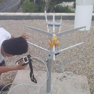 Antenas de lado: ¿Por qué algunas instalaciones se hacen así?