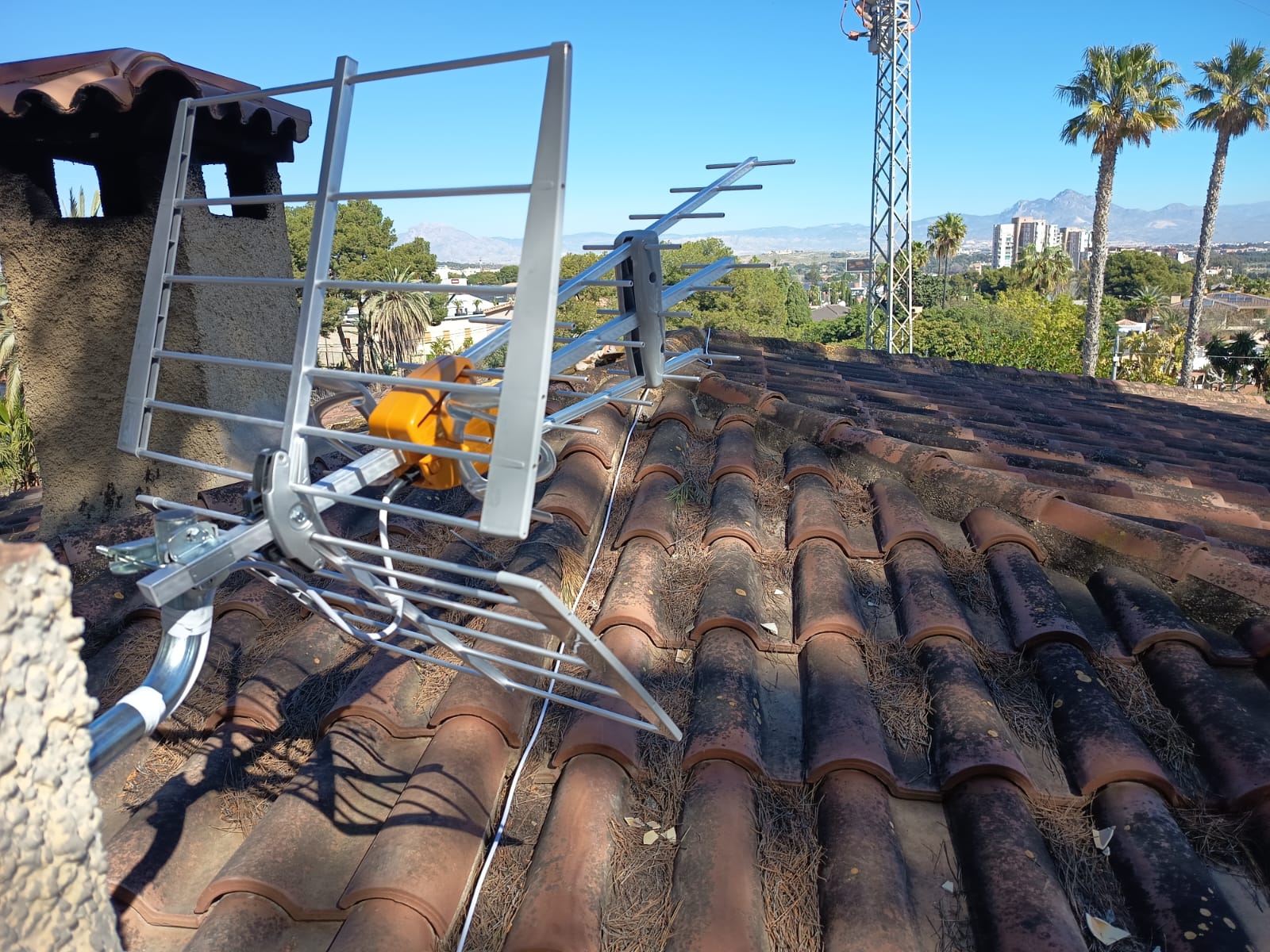 Antenas TV TDT en Alicante – Instalación y reparación profesional